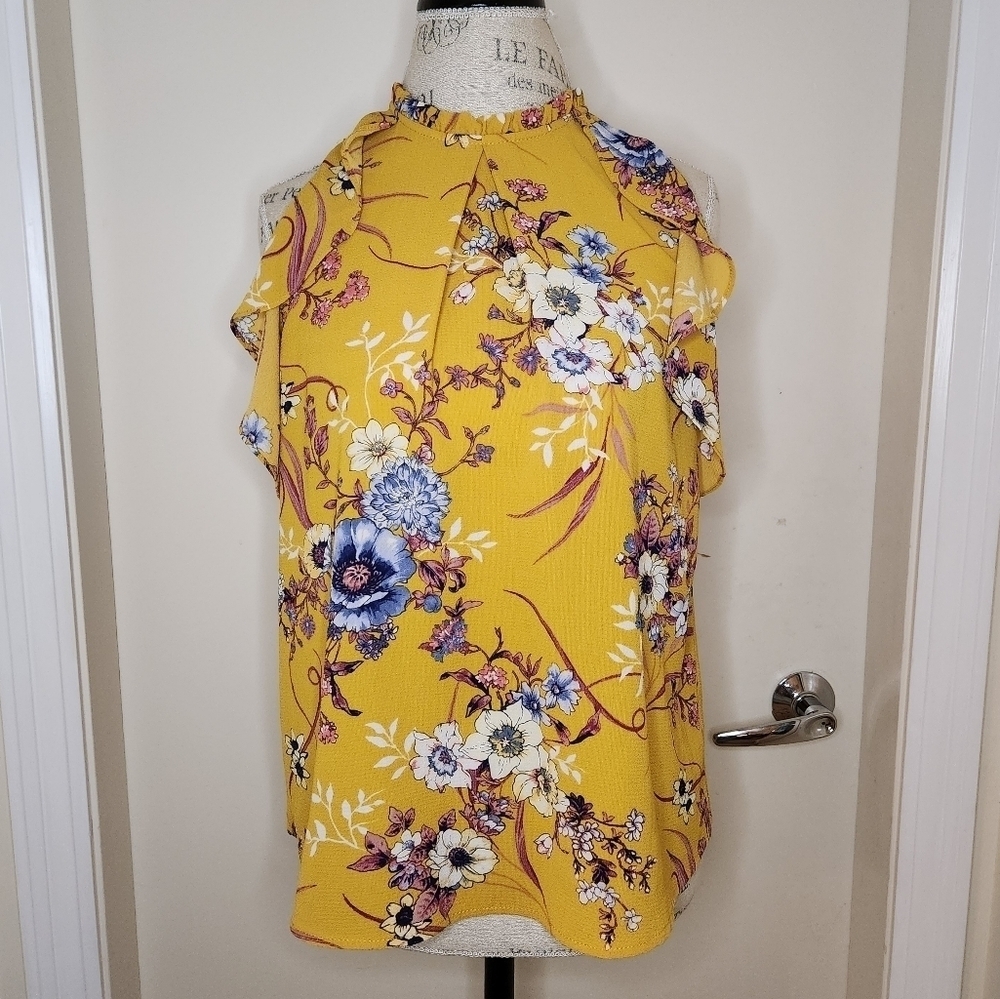 Feminine Yellow Sleeveless Blouse